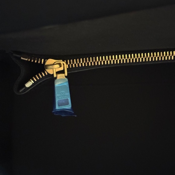 Valentino Garavani Unisex V-Logo Tote Bag - New with Tags - Iconic V-Logo - Picture 8 of 9